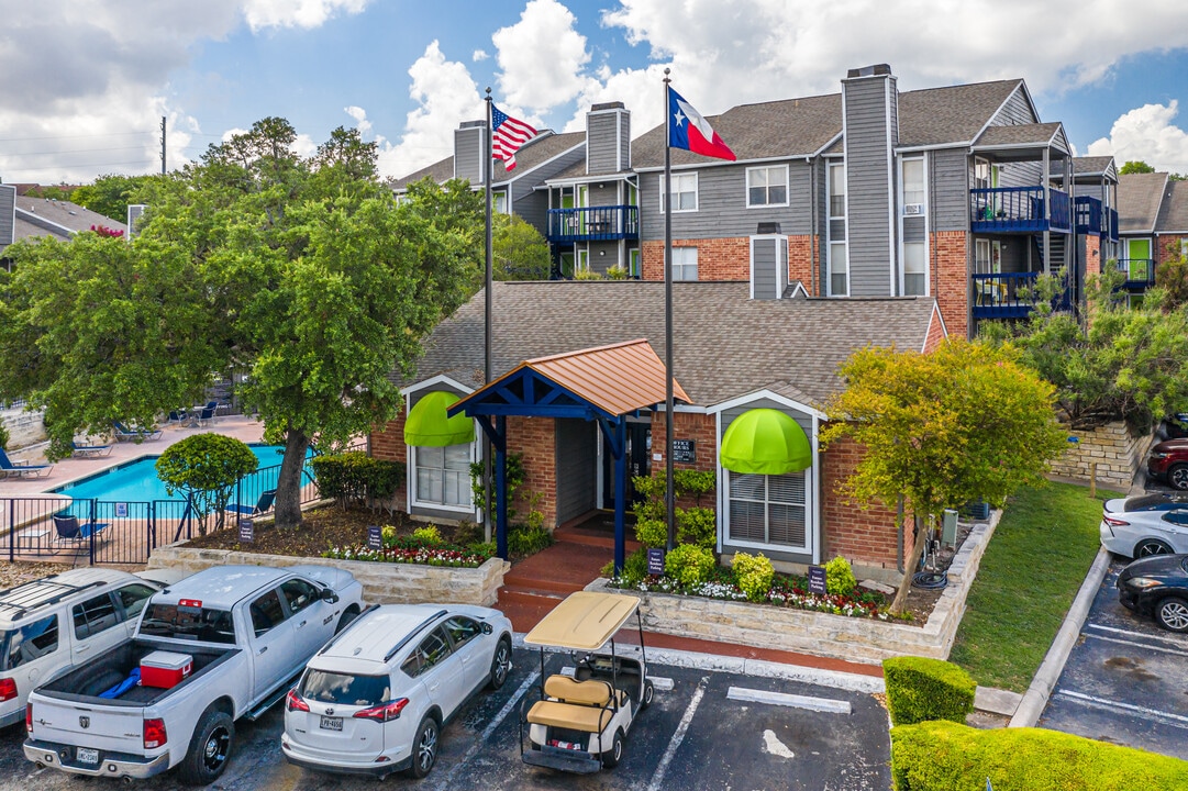 Oaks of Northgate Apartment Homes in San Antonio, TX - Foto de edificio