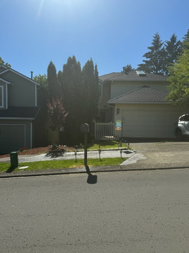 130 Kingsgate Rd in Lake Oswego, OR - Building Photo - Building Photo