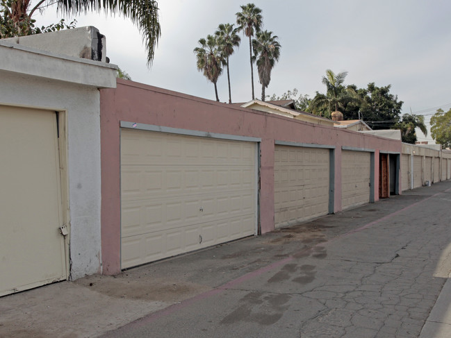 1821 W Crestwood Ln in Anaheim, CA - Building Photo - Building Photo