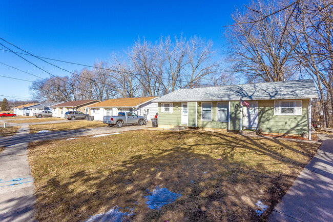 800-828 Hartford Ave in Des Moines, IA - Foto de edificio - Building Photo