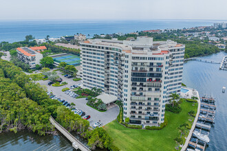 Regency Highland in Highland Beach, FL - Foto de edificio - Building Photo