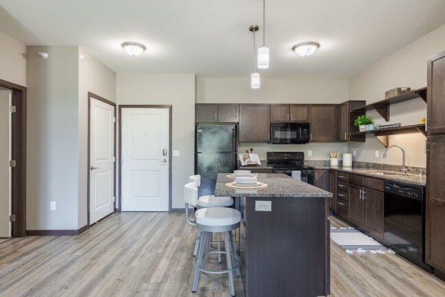 The Cielo Apartments in Fridley, MN - Foto de edificio - Building Photo