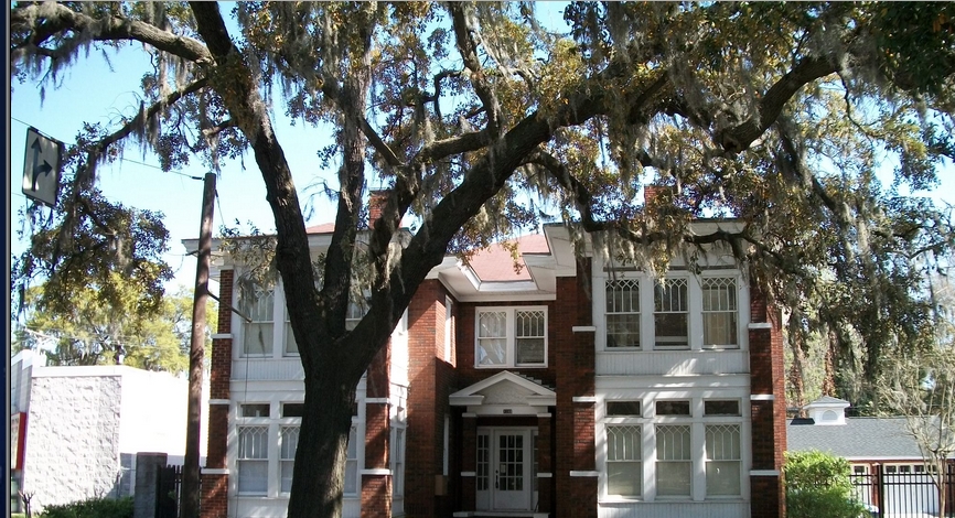 1110 E Victory Dr in Savannah, GA - Building Photo