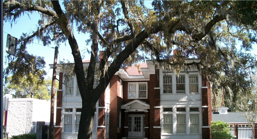 1110 E Victory Dr in Savannah, GA - Foto de edificio