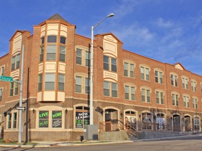 Square9 in Denton, TX - Foto de edificio - Building Photo