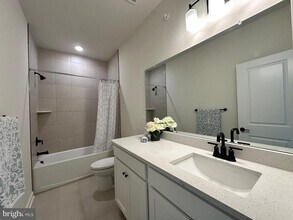 807 Shay Ct in West Windsor Township, NJ - Building Photo - Building Photo