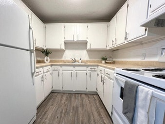 Suncoast Heights Apartments in Goderich, ON - Building Photo