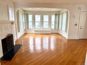 4623 Arcadia Ln in Great Neck, NY - Building Photo - Building Photo