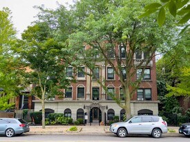 1742 N Humboldt Blvd, Unit 204 in Chicago, IL - Building Photo
