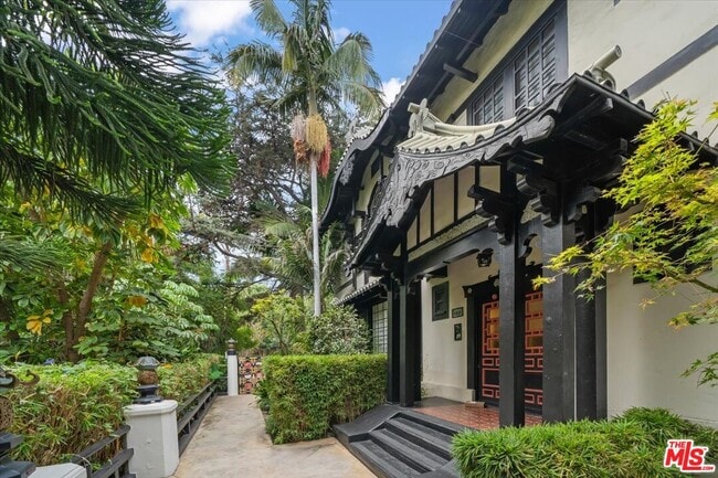 property at 1218 N La Cienega Blvd