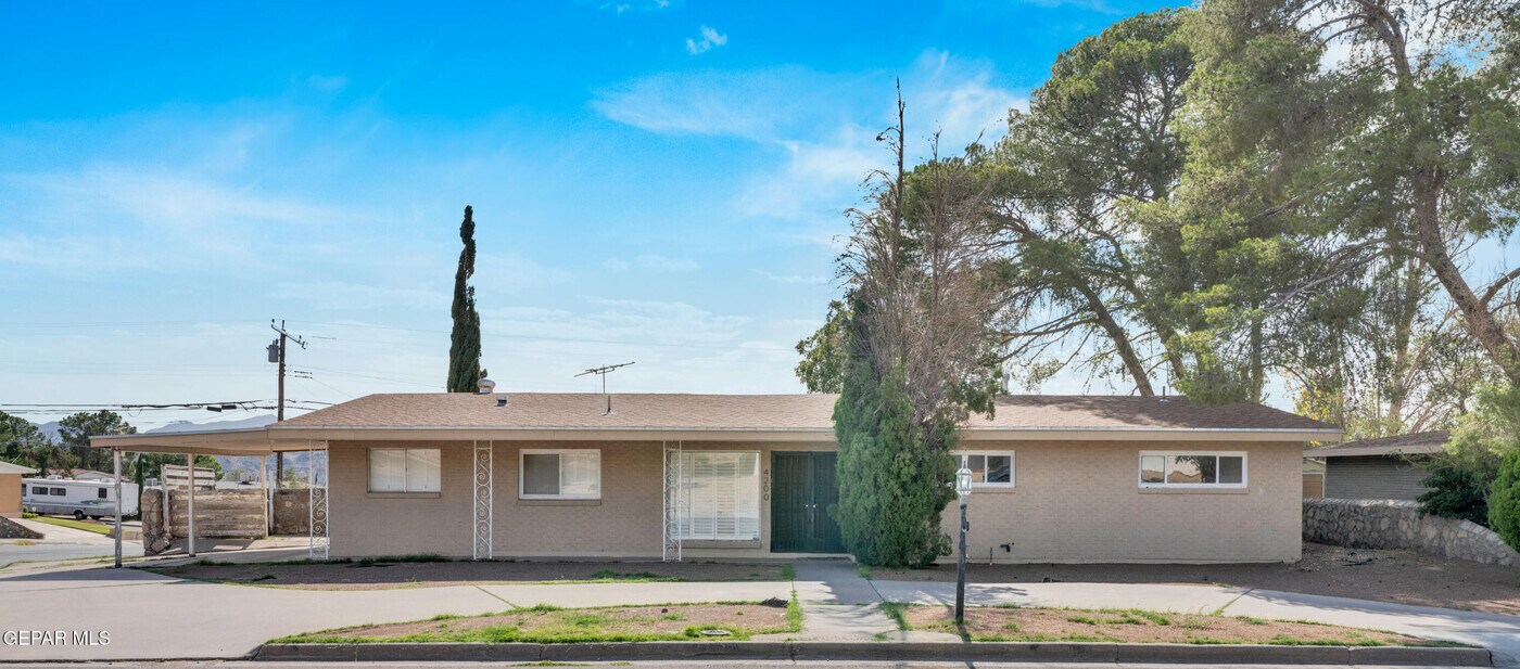 4200 Wallington Dr in El Paso, TX - Building Photo