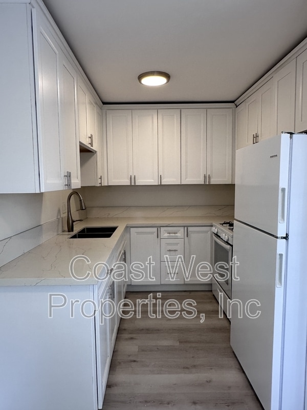 property at 1618 Reed Ave