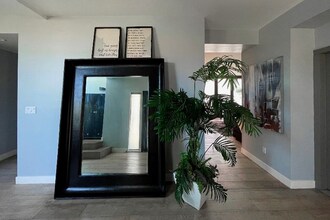 300 N Plymouth Blvd in Los Angeles, CA - Building Photo - Building Photo