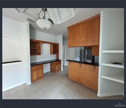 702 S Logan Dr in Edinburg, TX - Foto de edificio - Building Photo