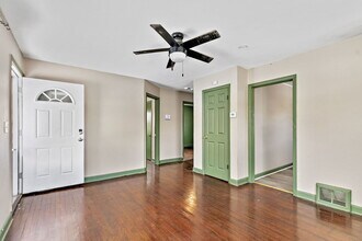 1105 Woodlawn Cir in Waukegan, IL - Foto de edificio - Building Photo