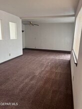 333 Mariana Cir in El Paso, TX - Foto de edificio - Building Photo