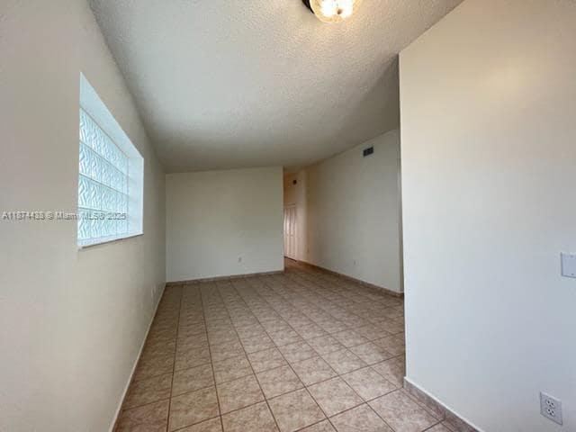 3559 W 71st Terrace in Hialeah, FL - Building Photo - Building Photo