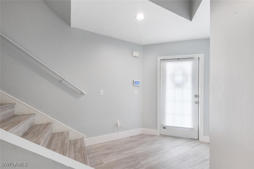 374 Dover Pl in Naples, FL - Building Photo