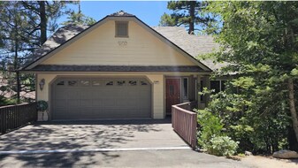 527 Sutter Ln in Lake Arrowhead, CA - Building Photo