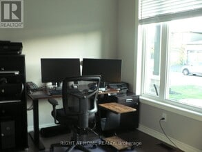 110 Hickstead Way in Ottawa, ON - Building Photo - Building Photo