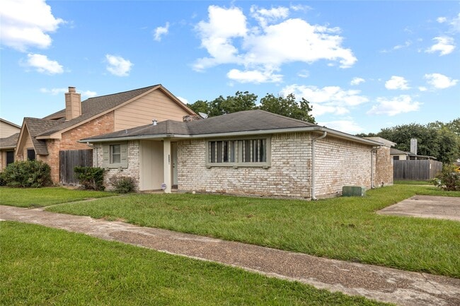 6742 Westwick Dr in Houston, TX - Building Photo - Building Photo