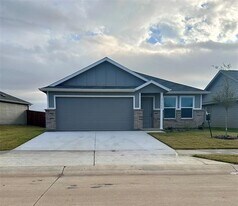 11308 Rodeo Dr in Providence Village, TX - Building Photo