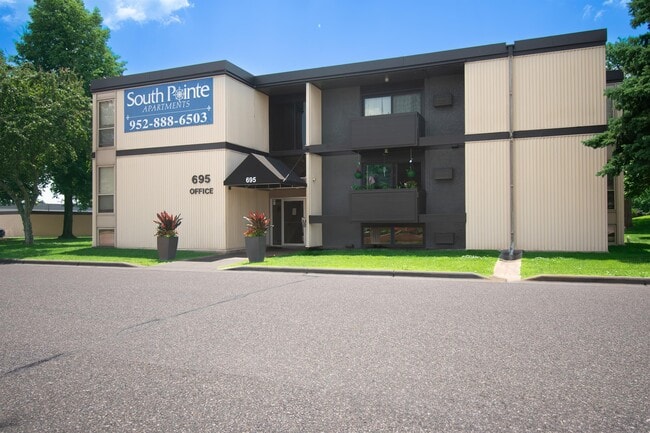South Pointe in Bloomington, MN - Foto de edificio - Building Photo