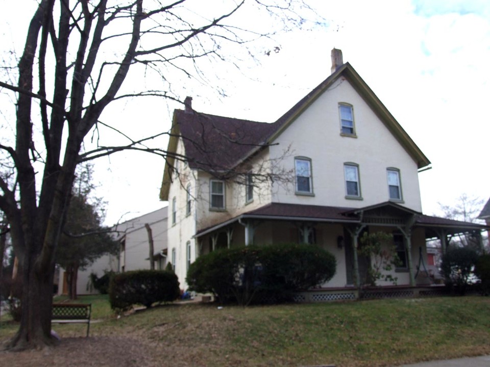 1330 Washington St in Hellertown, PA - Foto de edificio