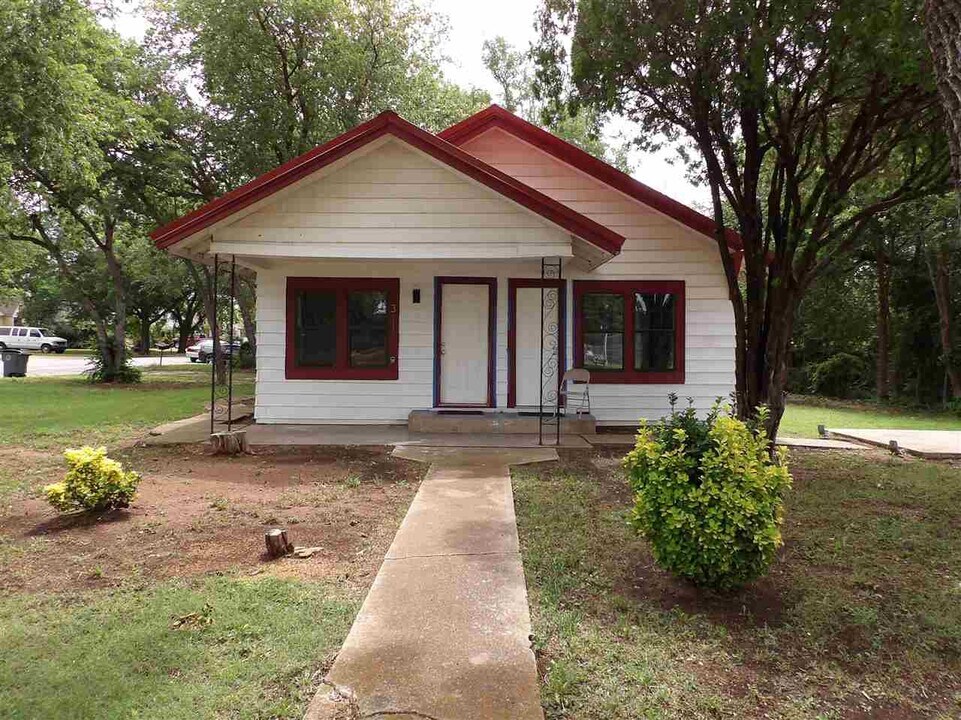 311 NW 5th St in Lawton, OK - Building Photo