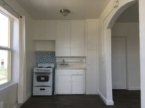 240 NW 8th Ave, Unit 1 in Miami, FL - Building Photo - Building Photo