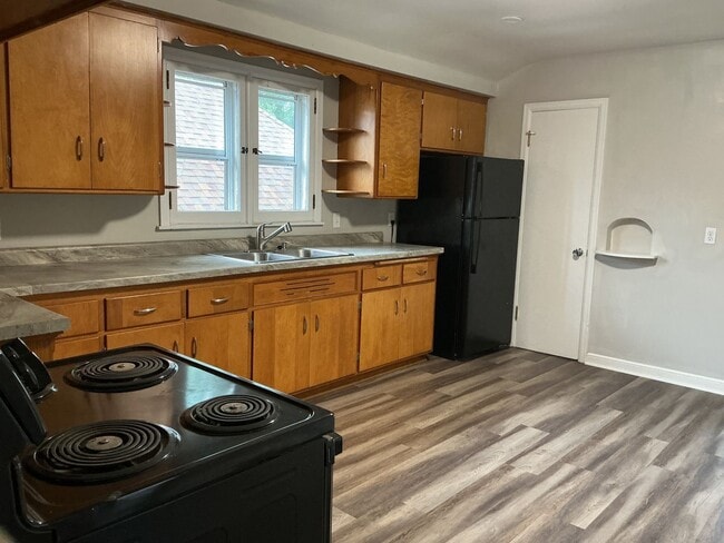 property at 5021 W Greenfield Ave