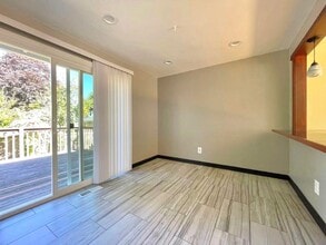 9416 NE 121st Pl in Kirkland, WA - Building Photo - Building Photo