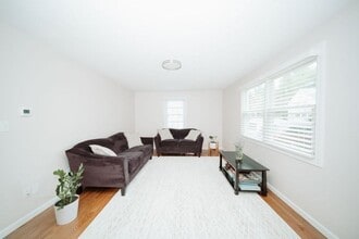 121 Otis St in Westfield, MA - Building Photo - Building Photo