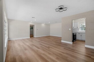 5916 Gulfport Blvd S in Gulfport, FL - Foto de edificio - Building Photo