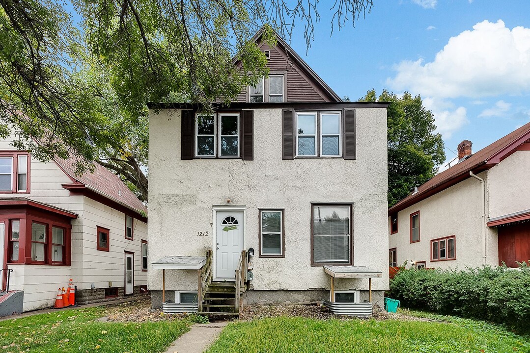 1212 Como Ave SE in Minneapolis, MN - Building Photo