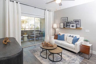 Heritage Deer Valley in Phoenix, AZ - Foto de edificio - Building Photo