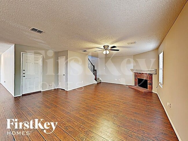 1001 Mazourka Dr in Arlington, TX - Building Photo - Building Photo
