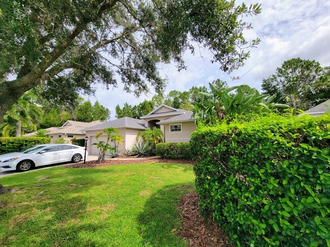 12105 Whistling Way in Lakewood Ranch, FL - Building Photo - Building Photo