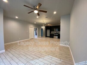 301 E Willingham St in Cleburne, TX - Building Photo - Building Photo