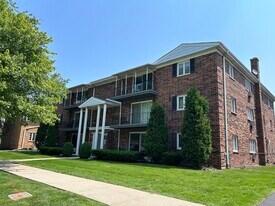 21 S Waiola Ave in La Grange, IL - Building Photo
