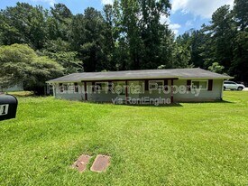 541 Springwood Dr in Forest Park, GA - Building Photo
