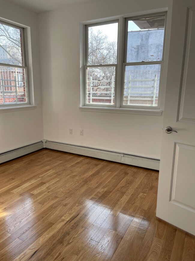 322 Avenue M in Brooklyn, NY - Building Photo - Building Photo