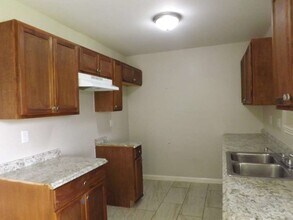 12515 Gotham Dr in Houston, TX - Building Photo - Building Photo