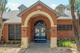 Foxwood in Austin, TX - Foto de edificio - Building Photo