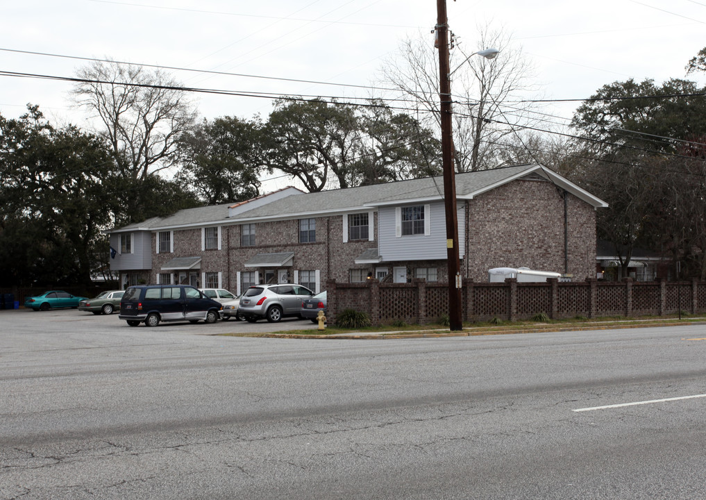 684 St Andrews Blvd in Charleston, SC - Building Photo