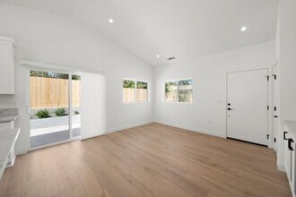 319-321 Ramona Dr in San Luis Obispo, CA - Building Photo - Building Photo