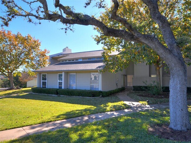100 Lido Cir in Lakeway, TX - Building Photo - Building Photo