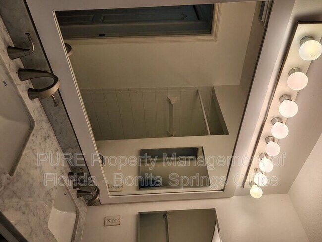 8450 Kingbird Loop in Ft. Myers, FL - Building Photo - Building Photo