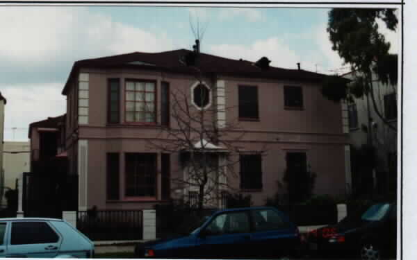 323 N Orange Dr in Los Angeles, CA - Building Photo