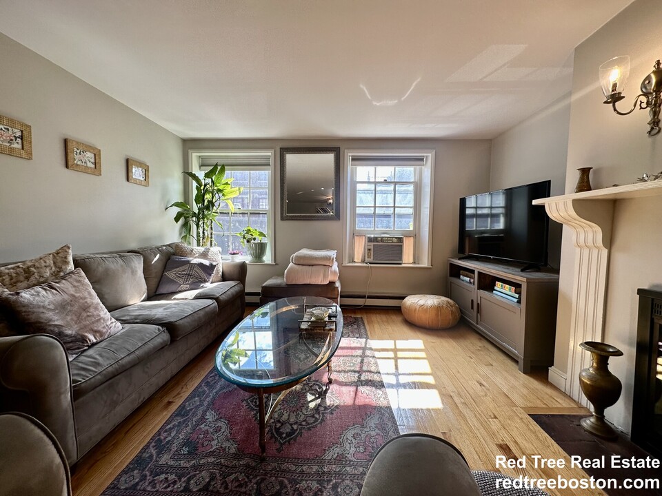 37 Charles St, Unit 2 in Boston, MA - Building Photo